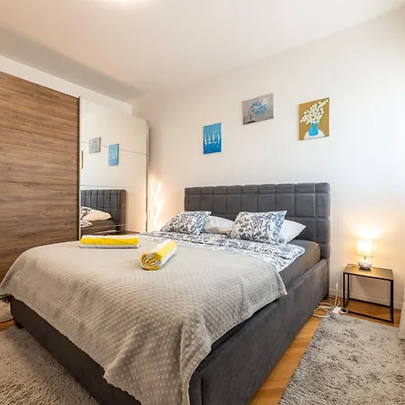 Diocles Place Apartment *