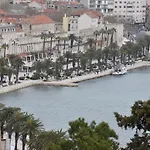 Diocles Place Lejlighed