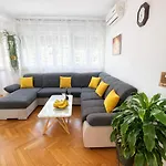 Diocles Place Apartment *