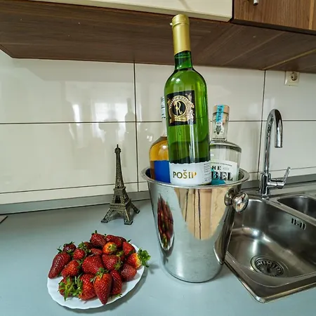 Diocles Place Apartment *