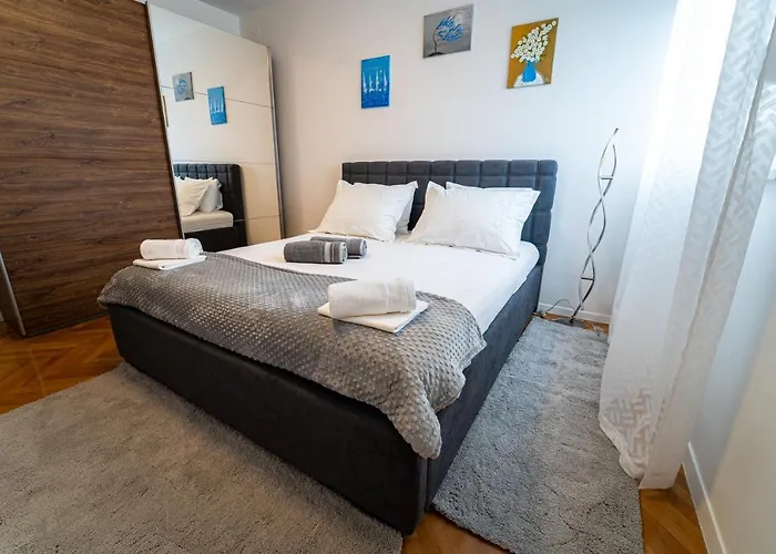 Diocles Place Lejlighed *