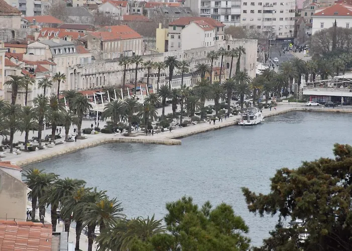 Diocles Place Lejlighed