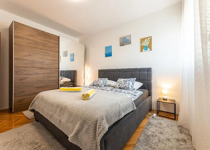 Diocles Place Lejlighed *